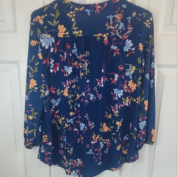 2/$30 ☆ NWT ☆ Two by Vince Camuto Medium 3/4 Sleeve V-Neck Top - Picture 6 of 10